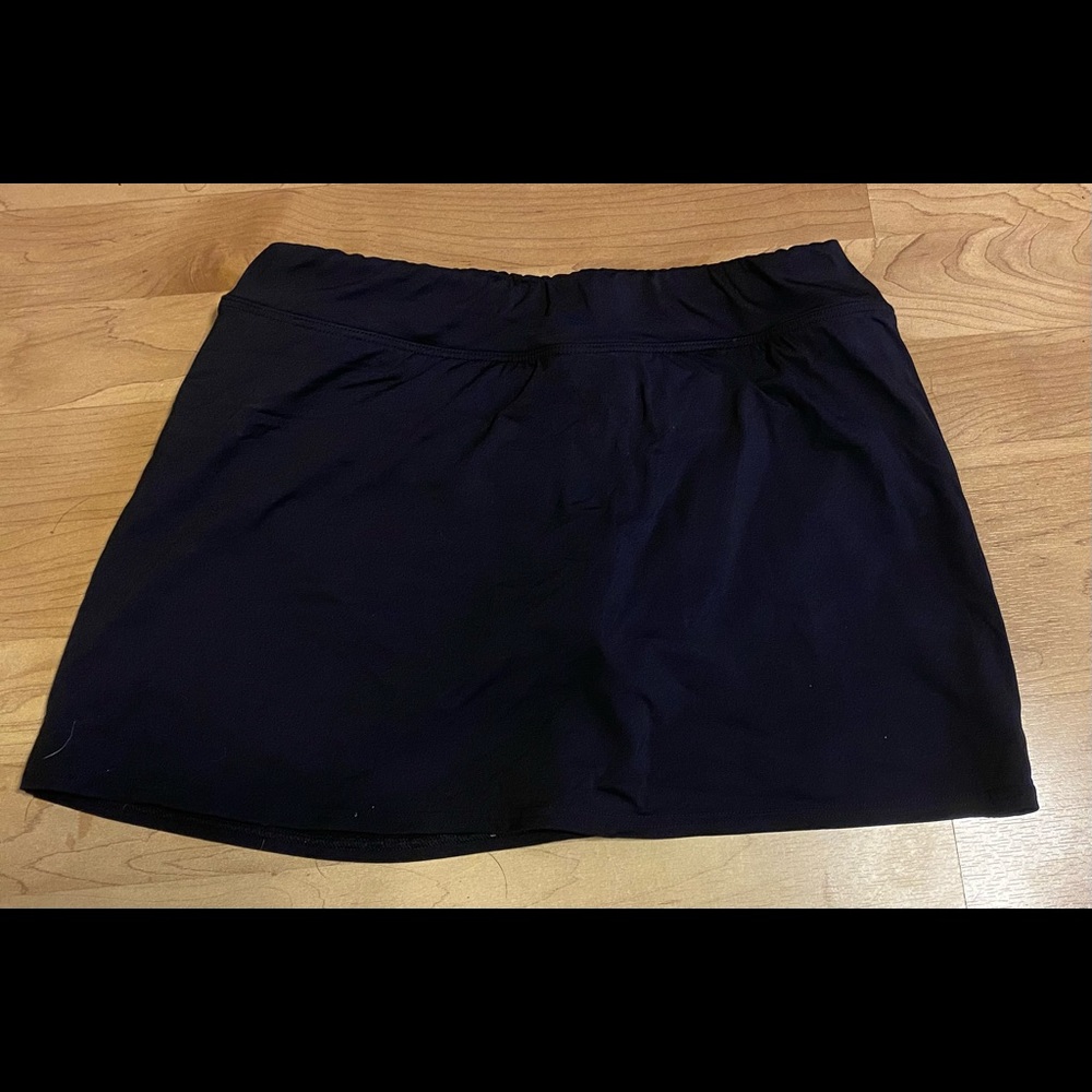 Land’s End women’s swim skirt - size 6